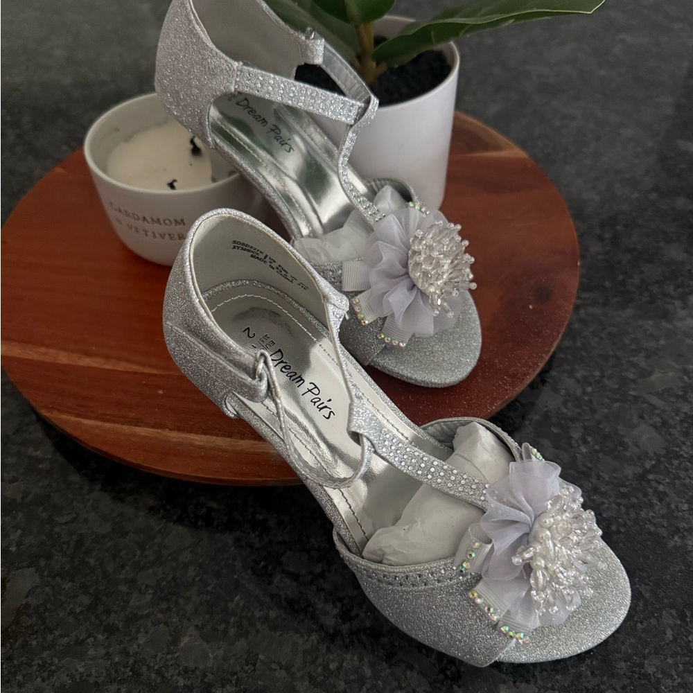 Dream Pairs Glittering Silver Heels like new! Worn once for 4 hours